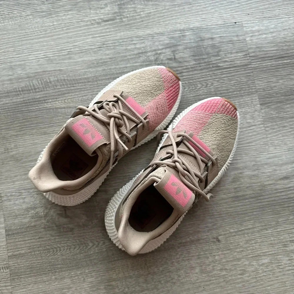 Adidas shoes  Size 5.5 fit like 6 excellent condition - Picture 3 of 8